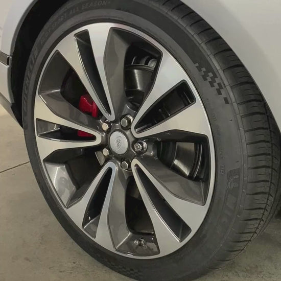 Video of clean Range Rover tire with polished alloy wheel after treatment with AquaClean Tire Coat